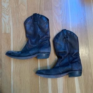 Black leather cowgirl boots